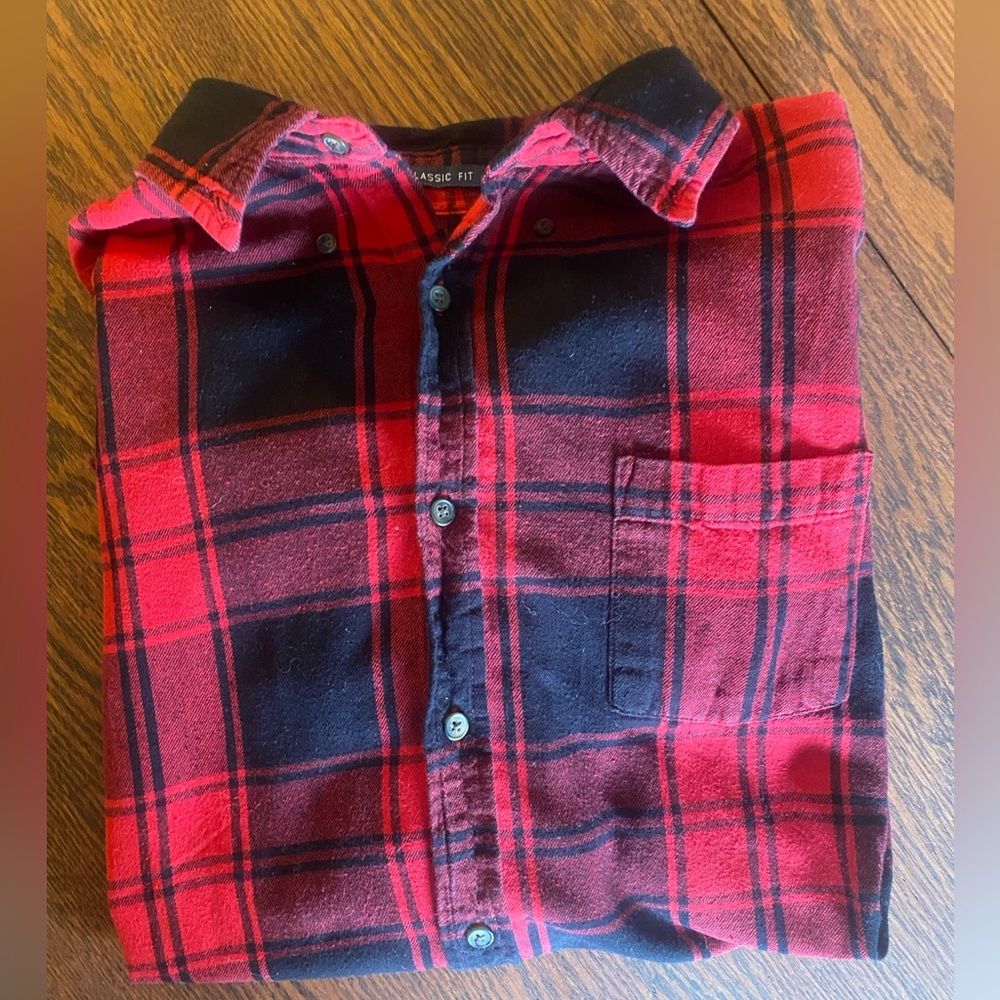 Men’s | St. John's Bay Red and Black Plaid Flannel Shirt  | Medium